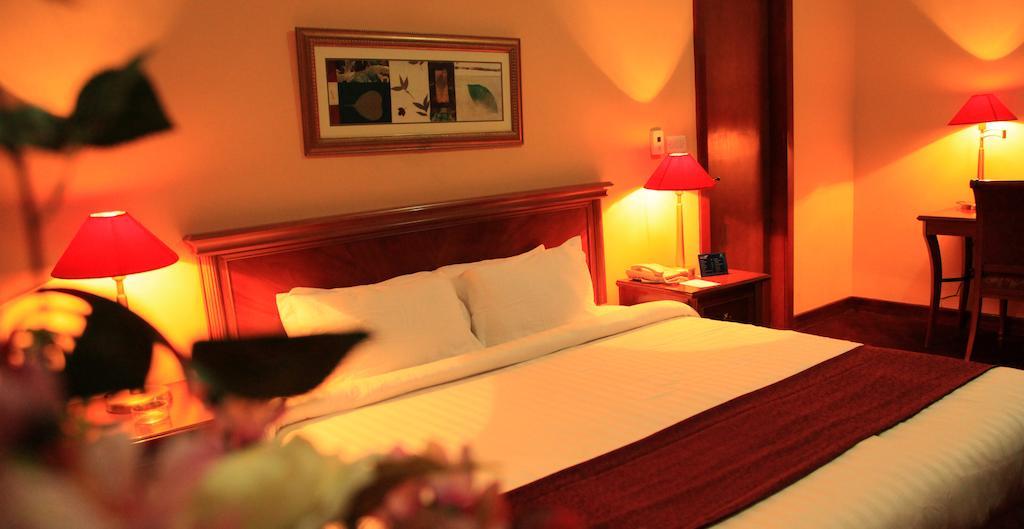 Mirador Hotel Manama Exterior photo